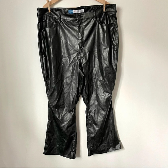 Old Navy Higher High-Waisted Faux-Leather Cropped Flare Pants for Women - Picture 3 of 7